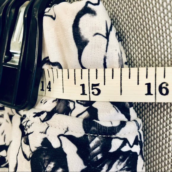 skirt skort in a black and white print  with pink trim and pockets. AMAZING!! - Picture 11 of 12